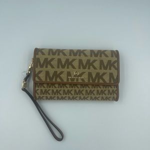 Michael Kors Wallet
Jet Set Charm Large Logo Jacquard Smartphone